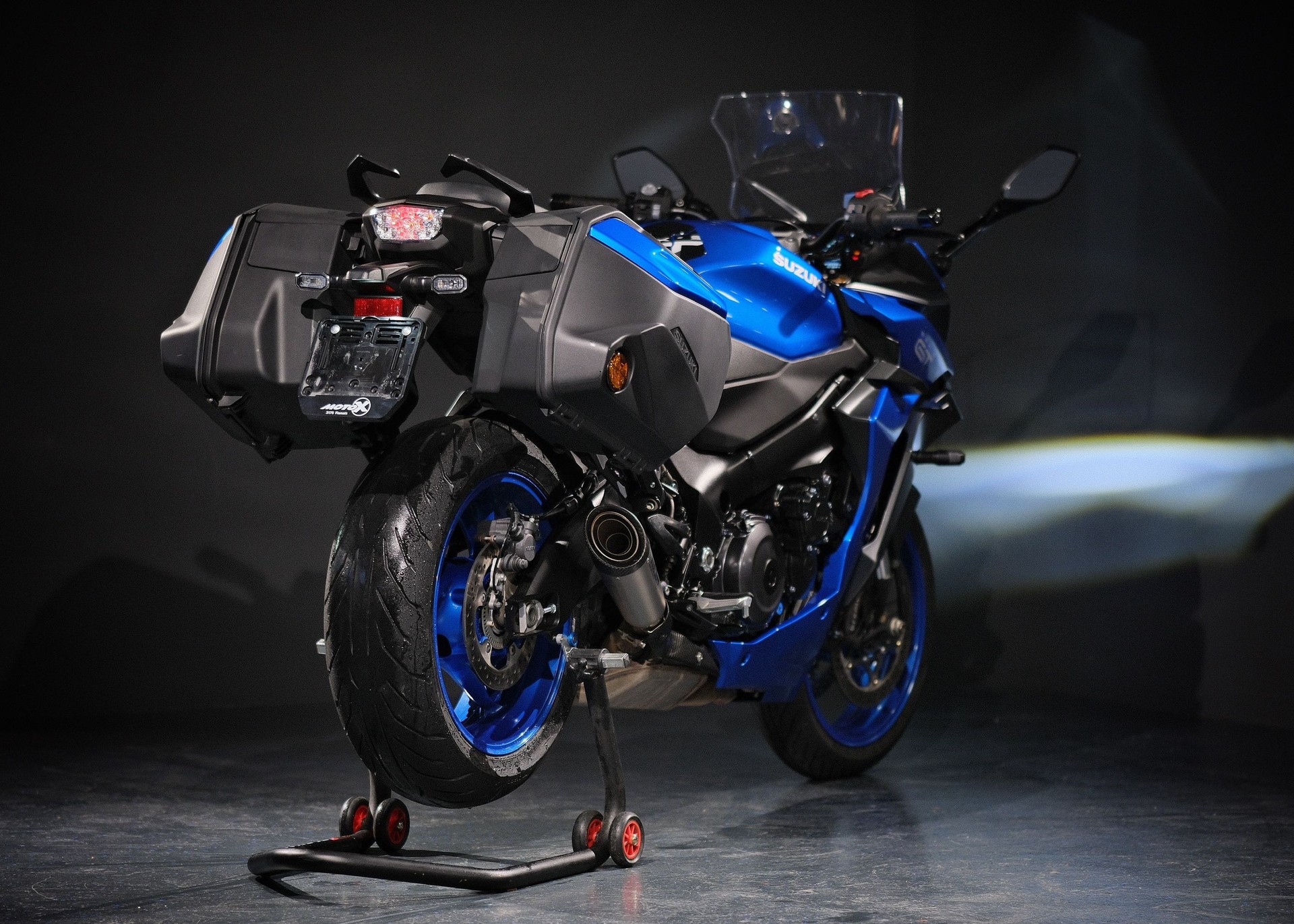SUZUKI GSX-S 1000 GT-showroom-element-2