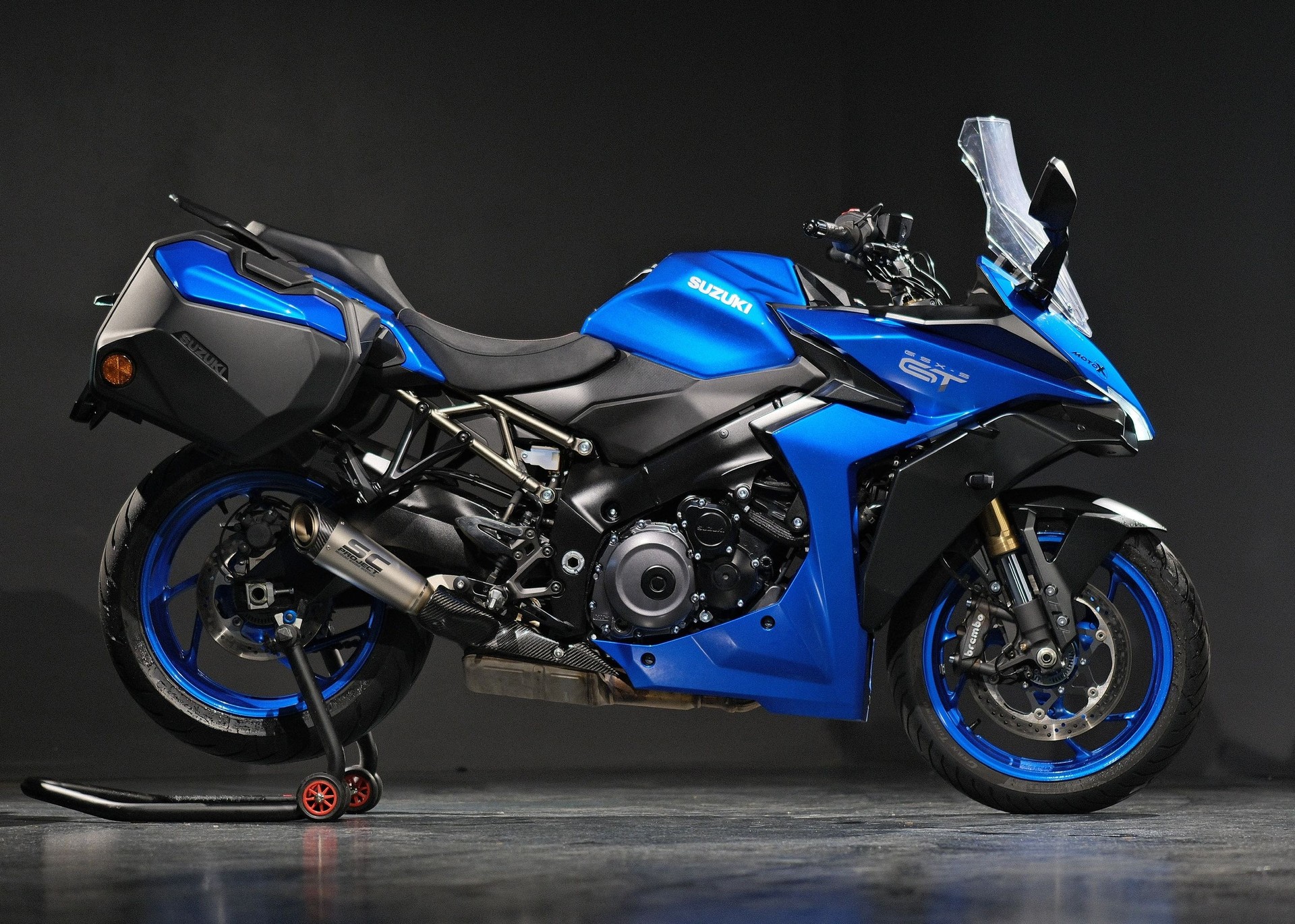 SUZUKI GSX-S 1000 GT-showroom-element-1