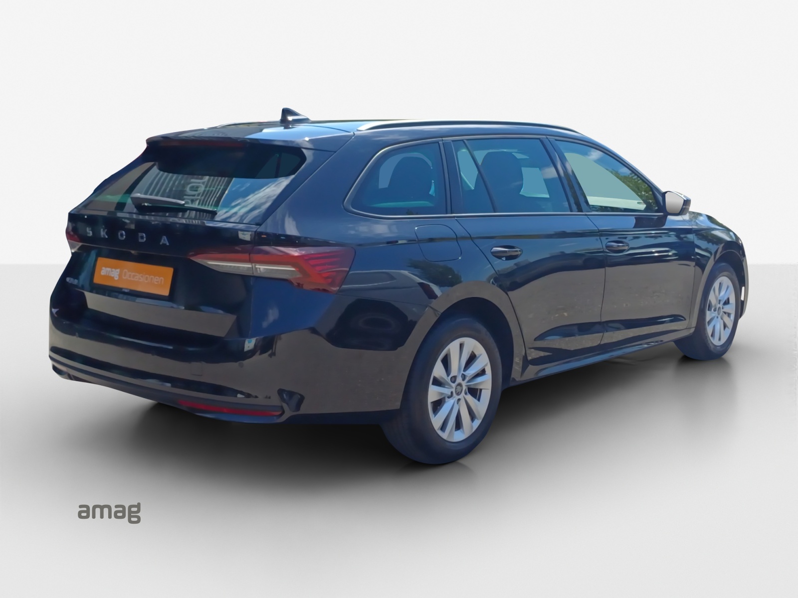 SKODA Octavia Combi 1.5 TSI mHEV DSG Dynamic-image-4
