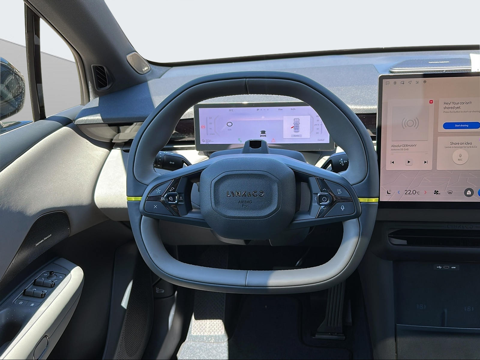 LYNK & CO 02-image-15