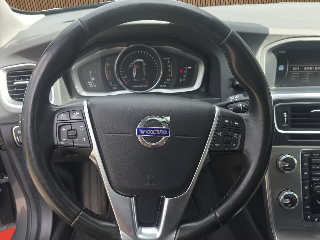 VOLVO V60 Cross Country 2.4 D4 Summum AWD S/S-image-15