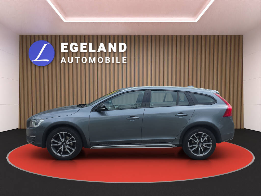 VOLVO V60 Cross Country 2.4 D4 Summum AWD S/S-image-6