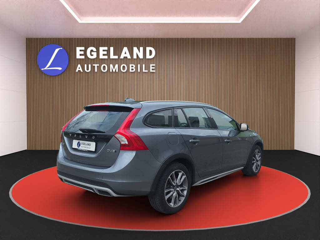 VOLVO V60 Cross Country 2.4 D4 Summum AWD S/S-image-3