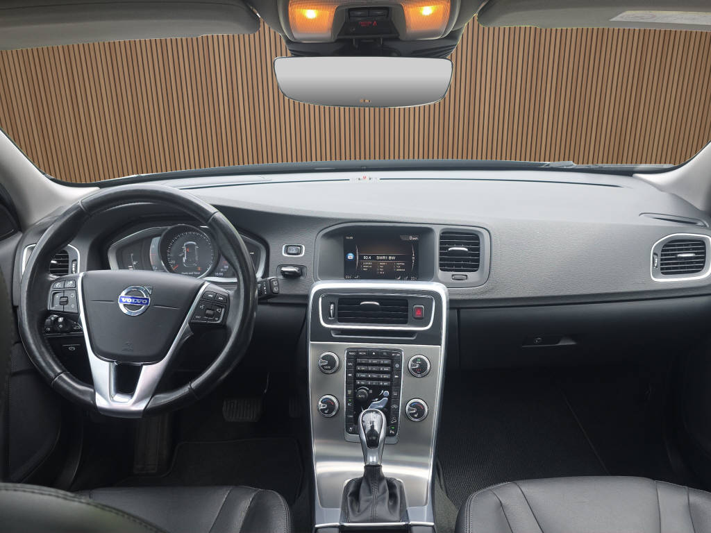 VOLVO V60 Cross Country 2.4 D4 Summum AWD S/S-image-18