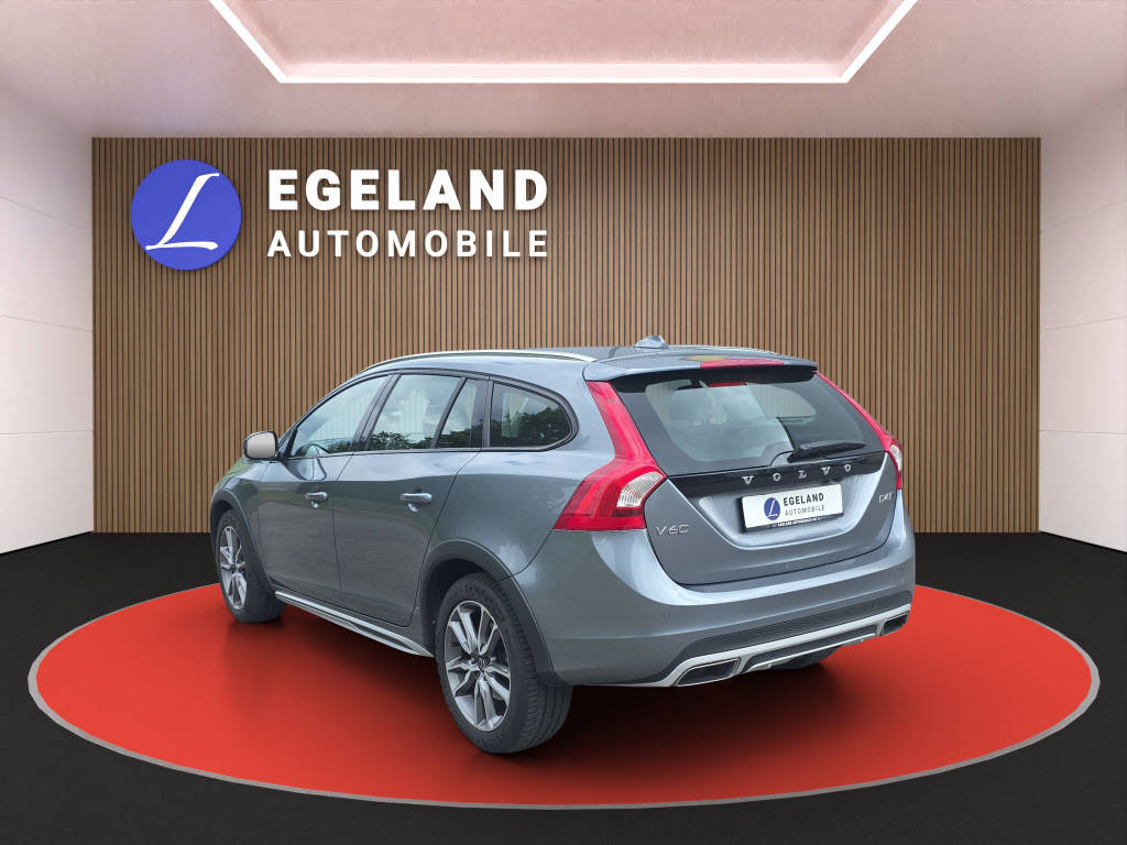 VOLVO V60 Cross Country 2.4 D4 Summum AWD S/S-image-4