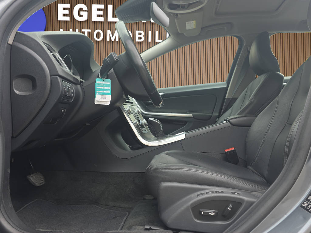 VOLVO V60 Cross Country 2.4 D4 Summum AWD S/S-image-11