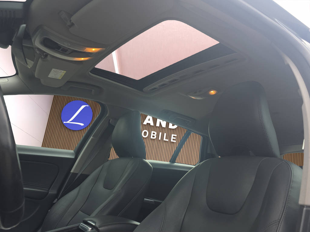 VOLVO V60 Cross Country 2.4 D4 Summum AWD S/S-image-12