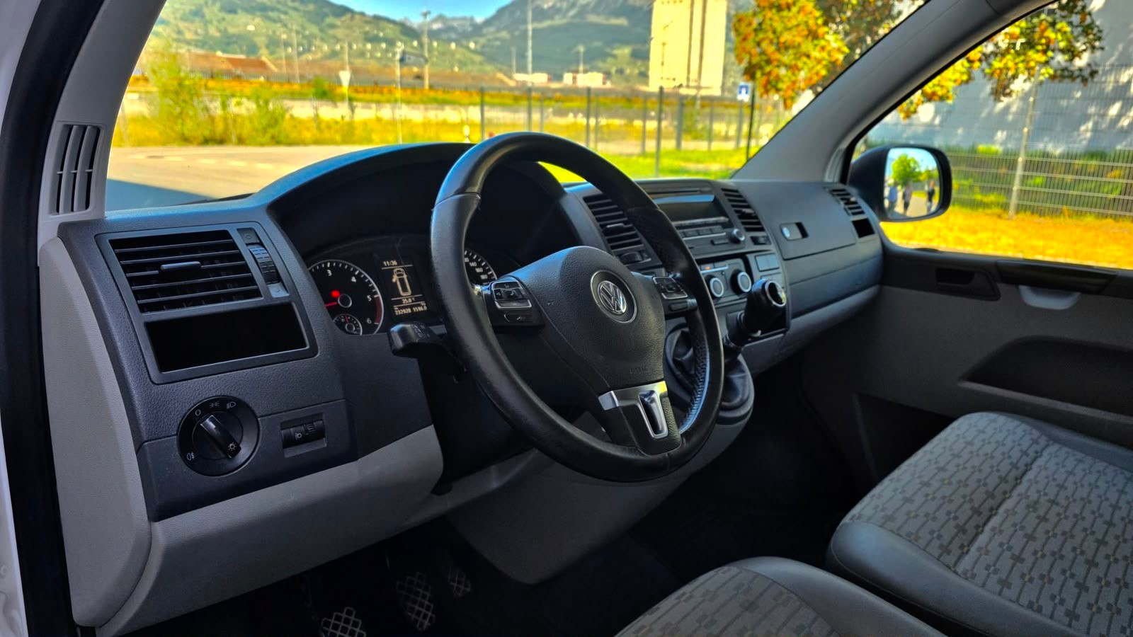 VW T5 2.0 TDI-image-11