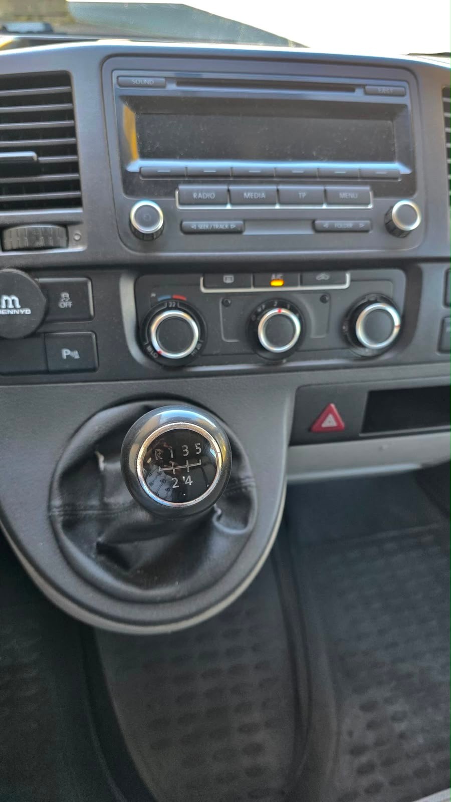 VW T5 2.0 TDI-image-9
