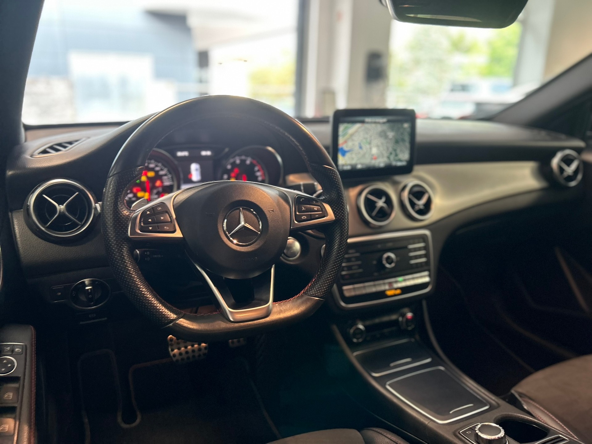 MERCEDES-BENZ GLA 250 AMG Line 4Matic 7G-DCT-image-8