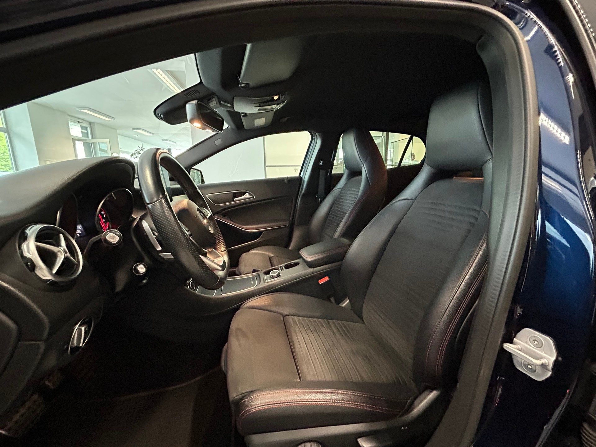 MERCEDES-BENZ GLA 250 AMG Line 4Matic 7G-DCT-image-7