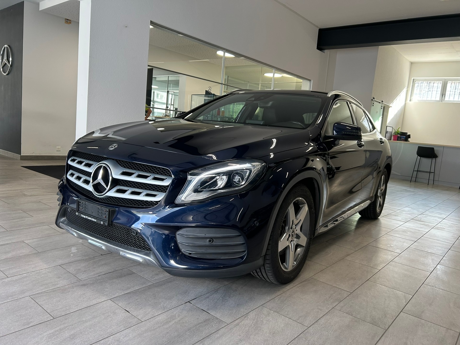 MERCEDES-BENZ GLA 250 AMG Line 4Matic 7G-DCT-image-2