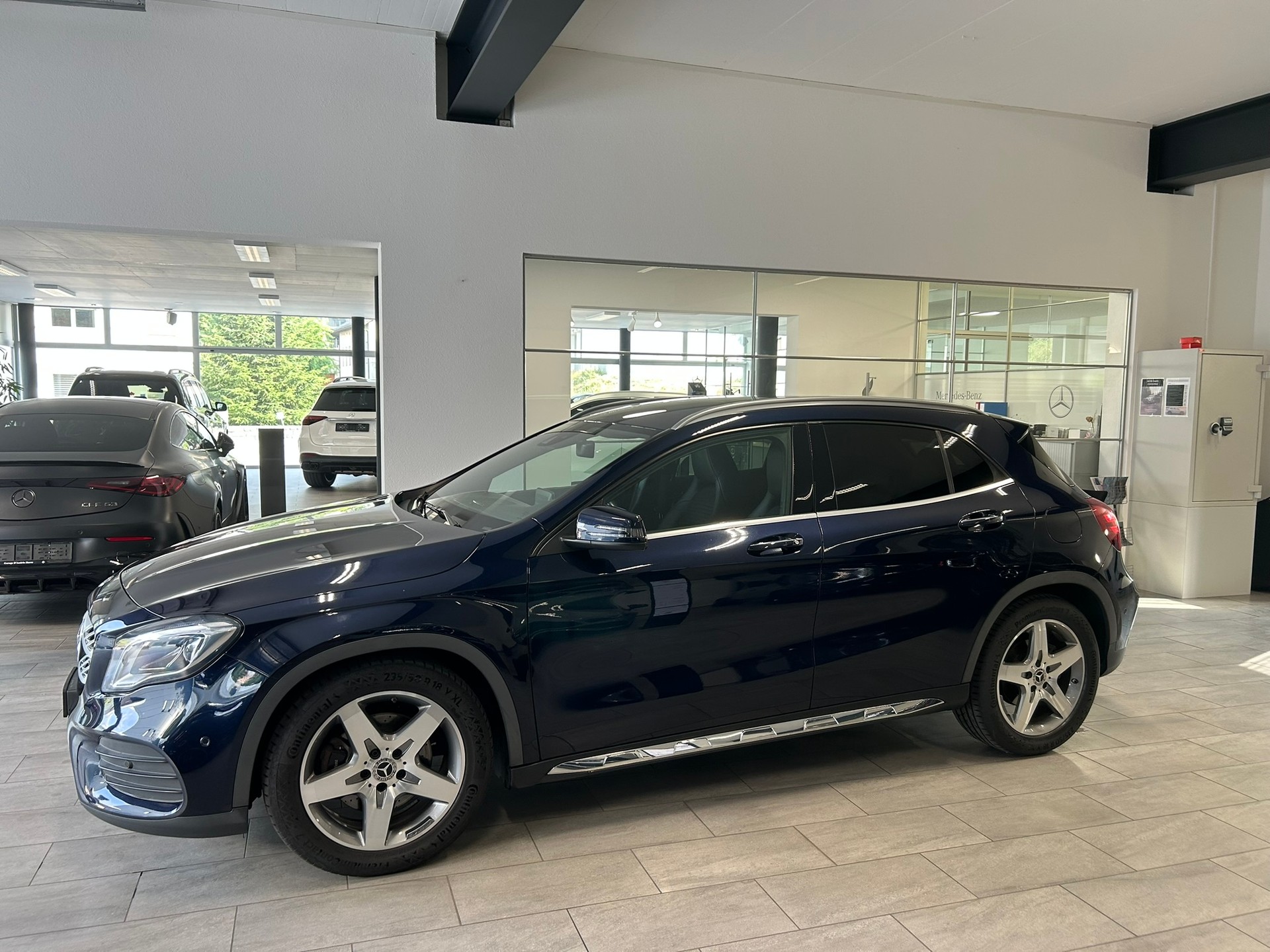 MERCEDES-BENZ GLA 250 AMG Line 4Matic 7G-DCT-image-3