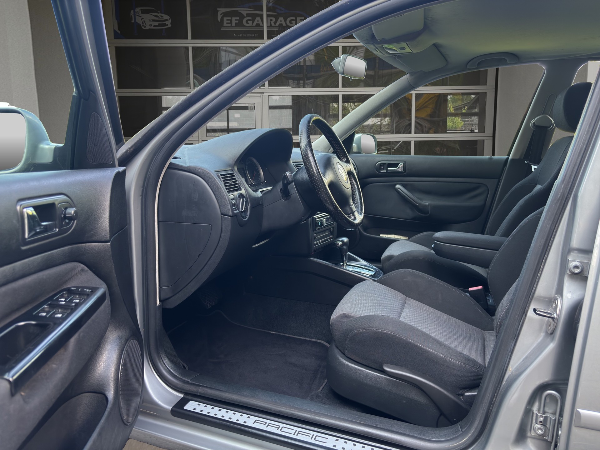 VW Golf 1.6 Pacific Automatic-image-8