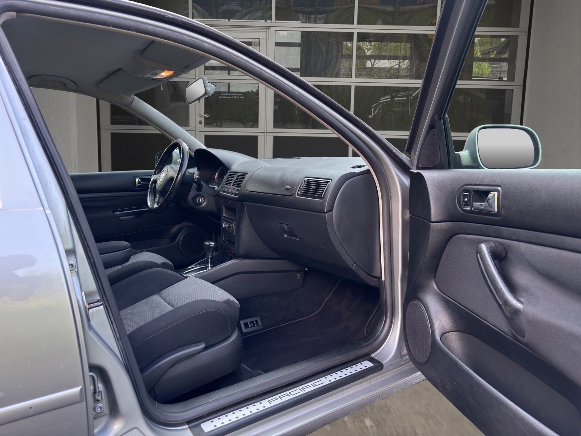 VW Golf 1.6 Pacific Automatic-image-12
