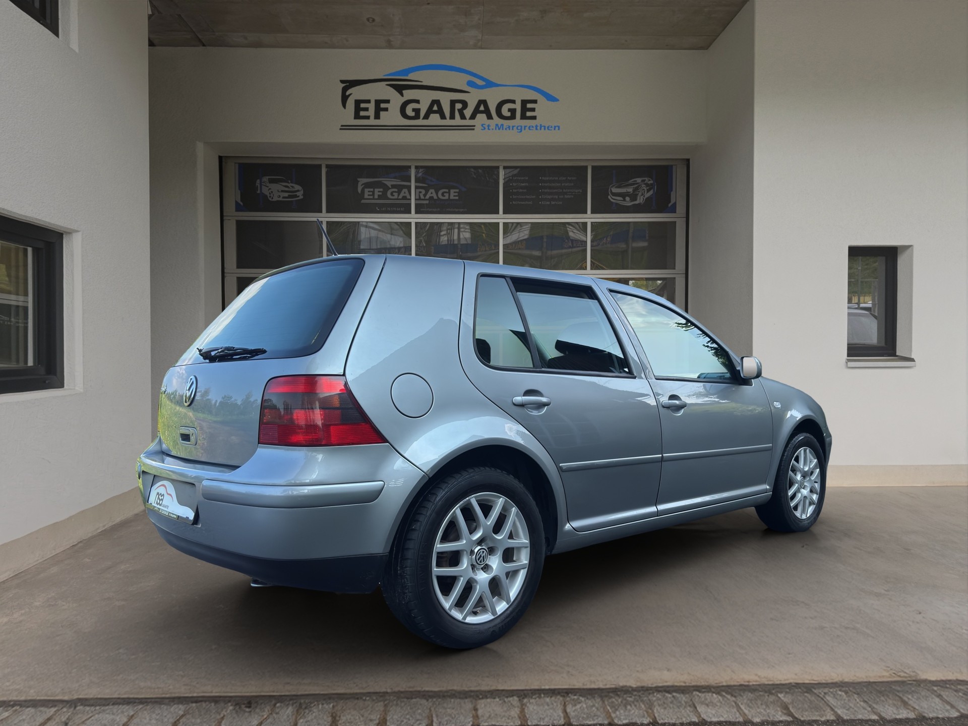 VW Golf 1.6 Pacific Automatic-image-4