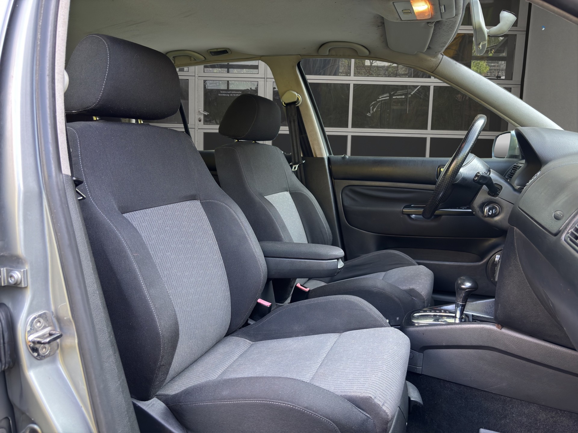 VW Golf 1.6 Pacific Automatic-image-13