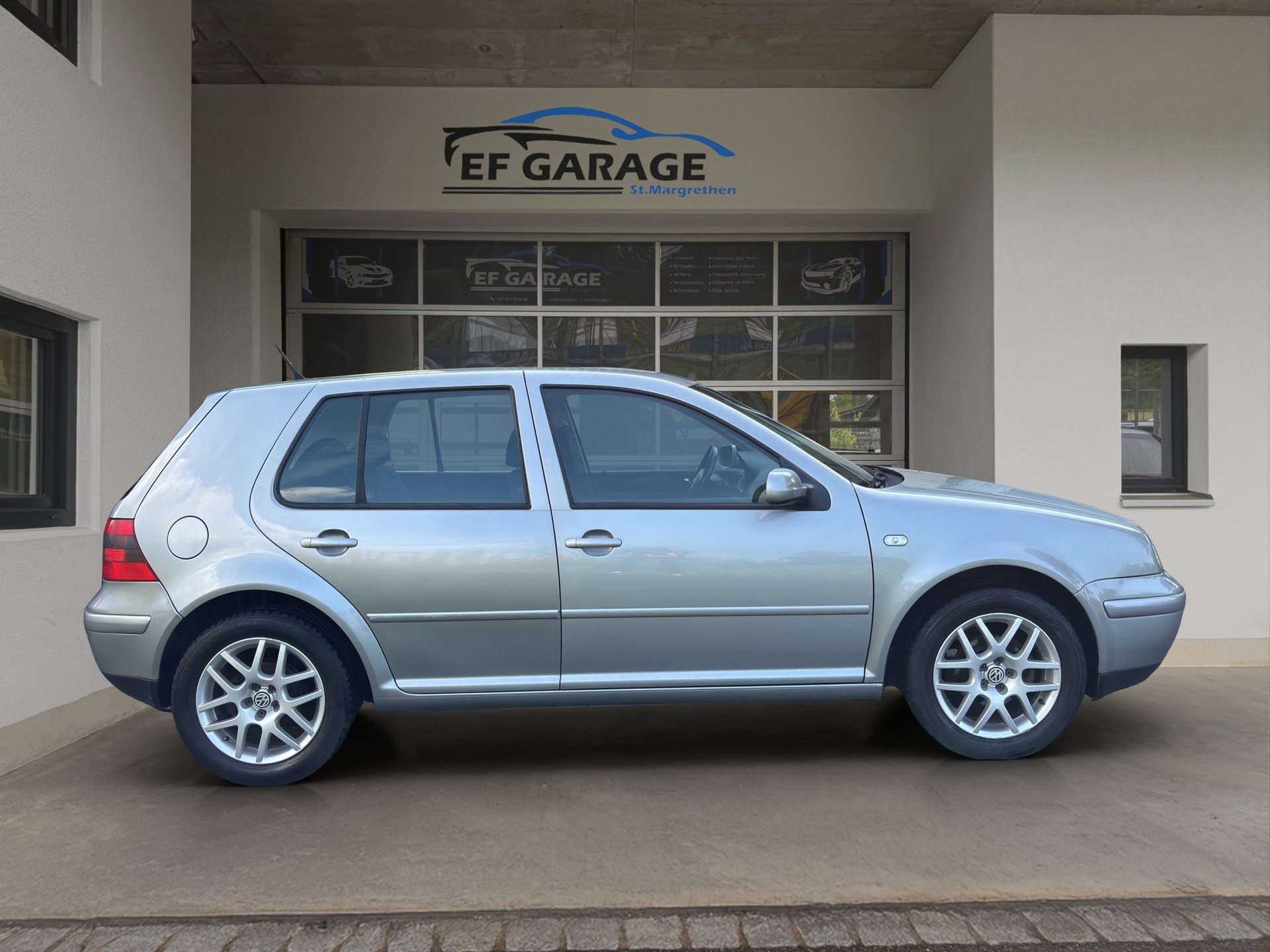 VW Golf 1.6 Pacific Automatic-showroom-element-3