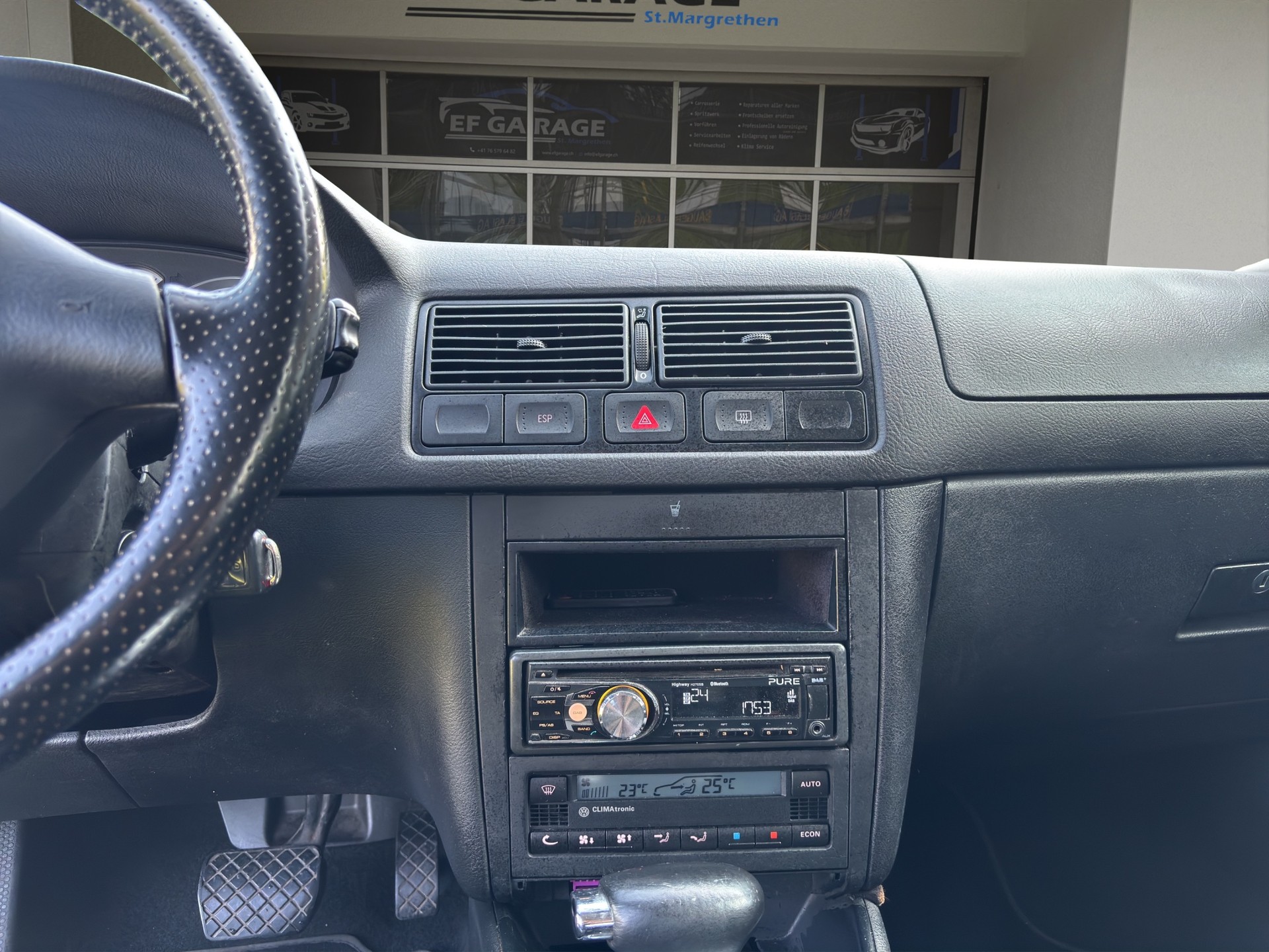 VW Golf 1.6 Pacific Automatic-image-15
