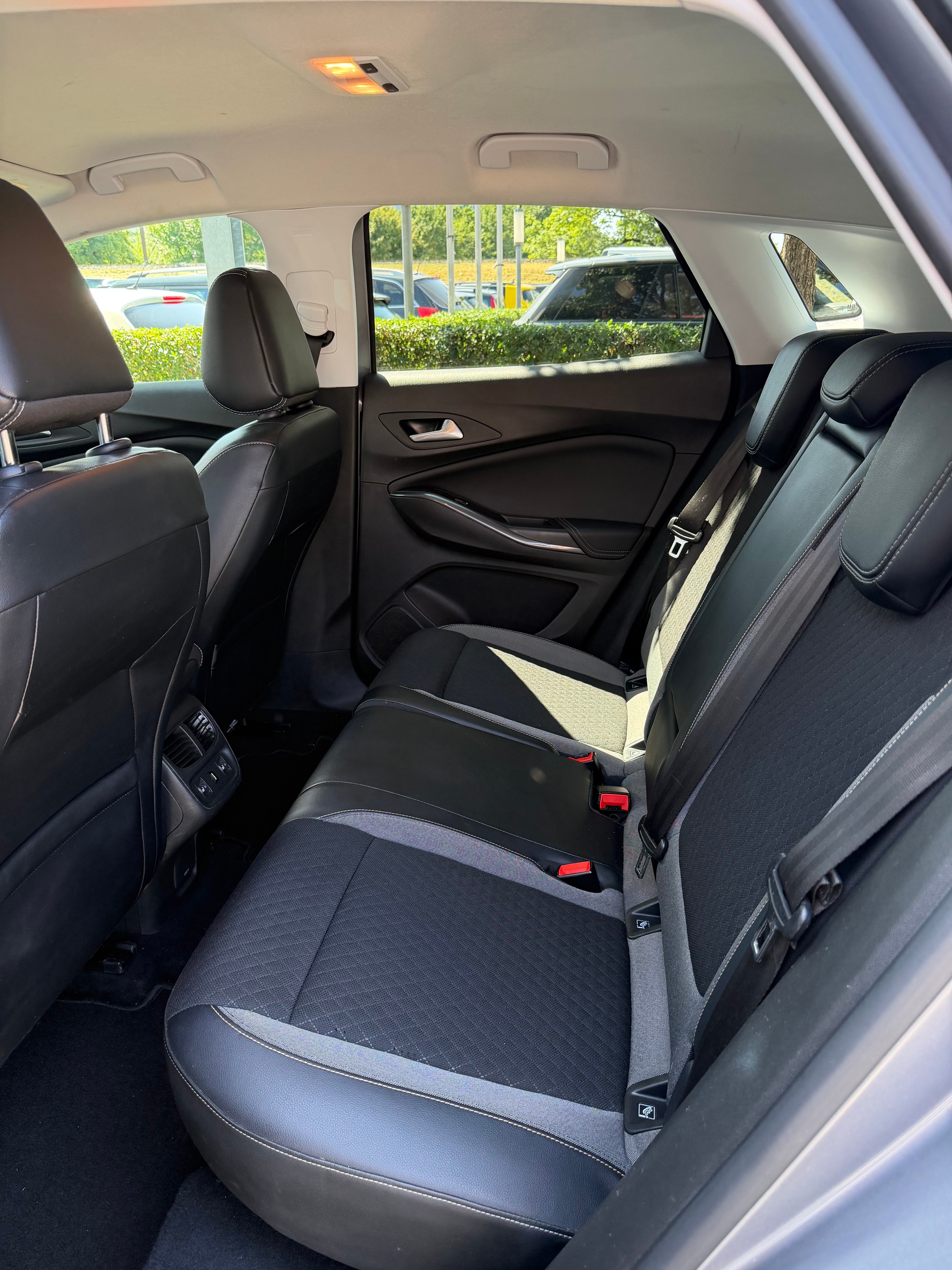 OPEL Grandland X 1.2i TP Ultimate Automatik-image-11
