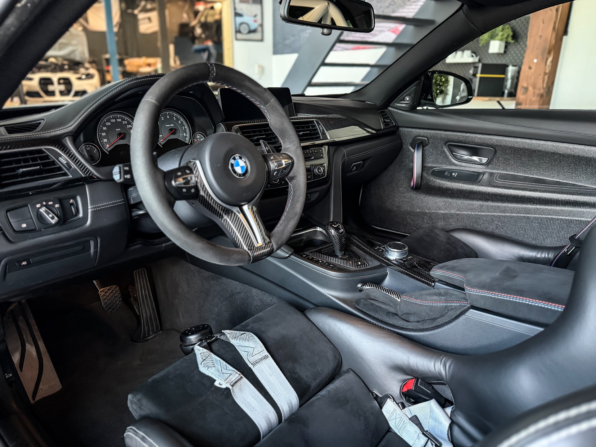 BMW M4 Coupé Competition DKG-image-8