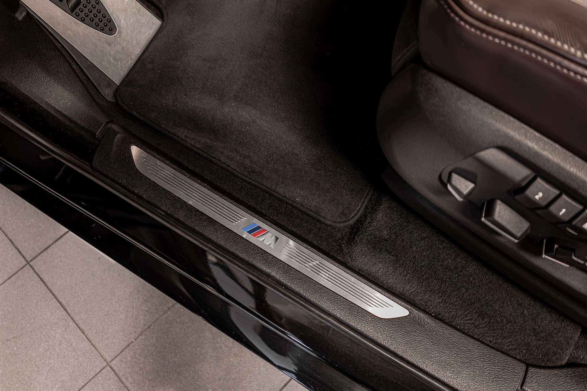 BMW X5 xDrive 50i Steptronic-image-12