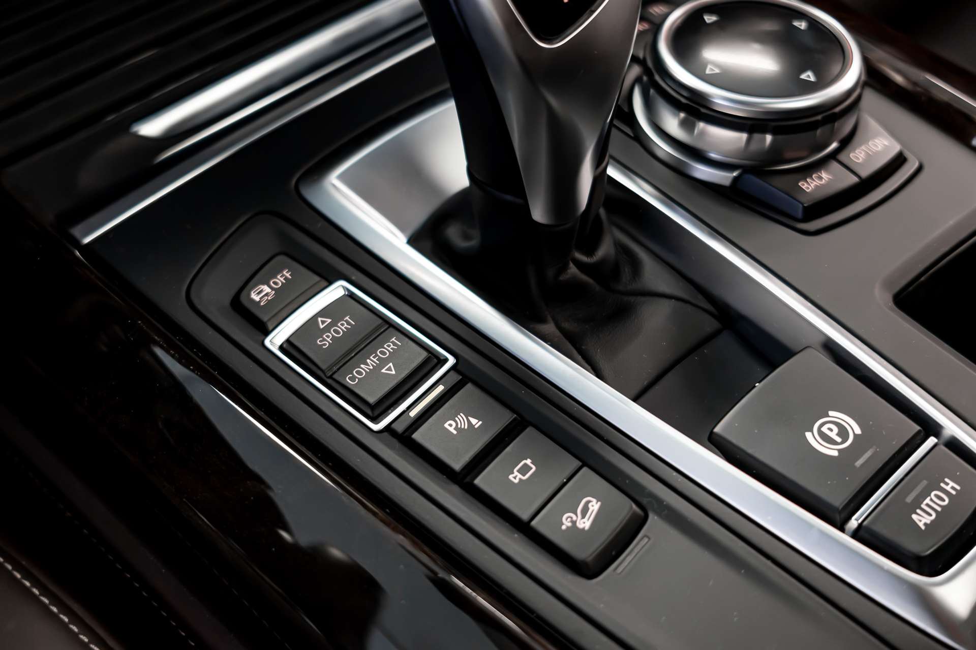 BMW X5 xDrive 50i Steptronic-image-21