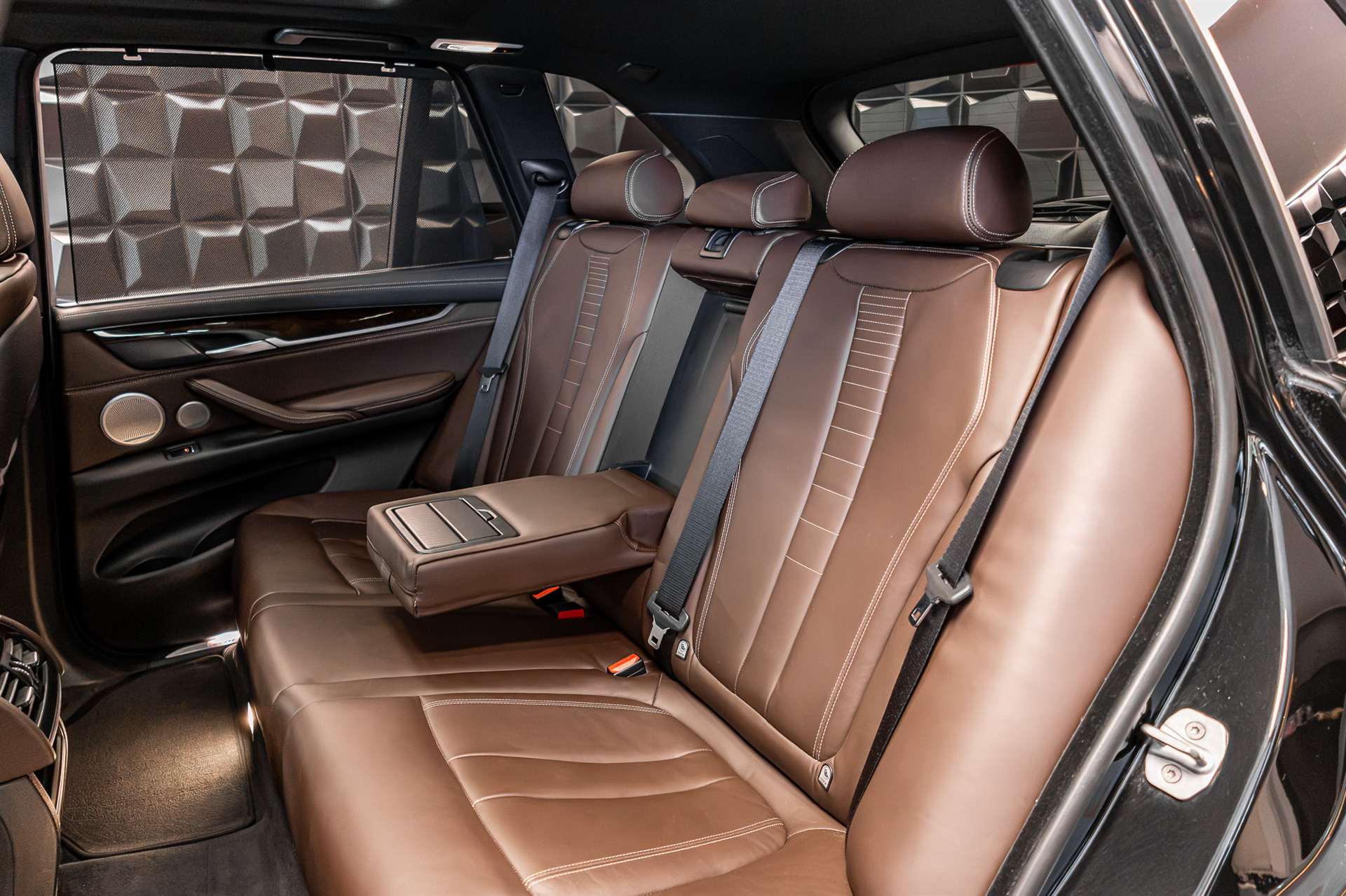 BMW X5 xDrive 50i Steptronic-image-25