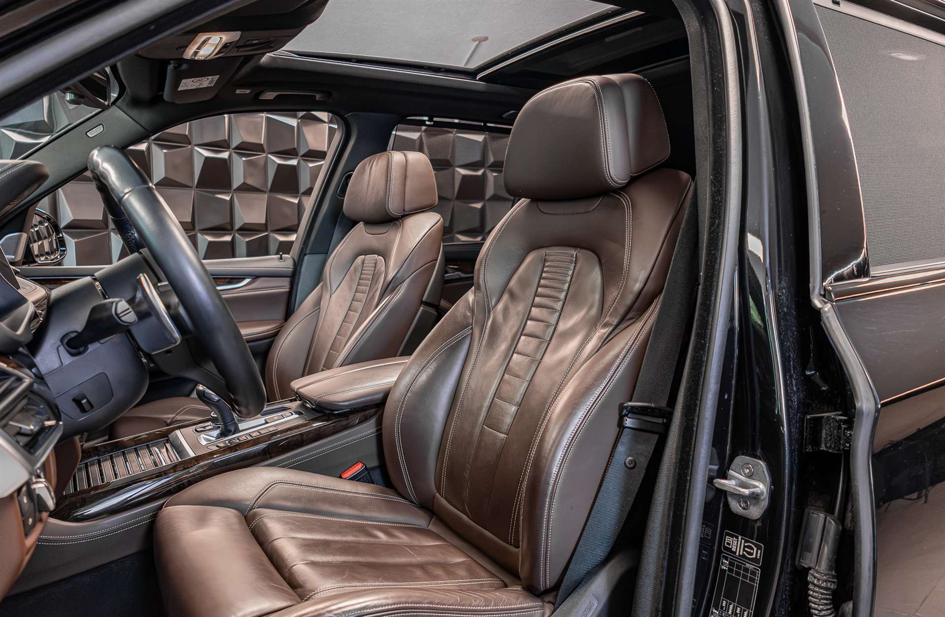 BMW X5 xDrive 50i Steptronic-image-14