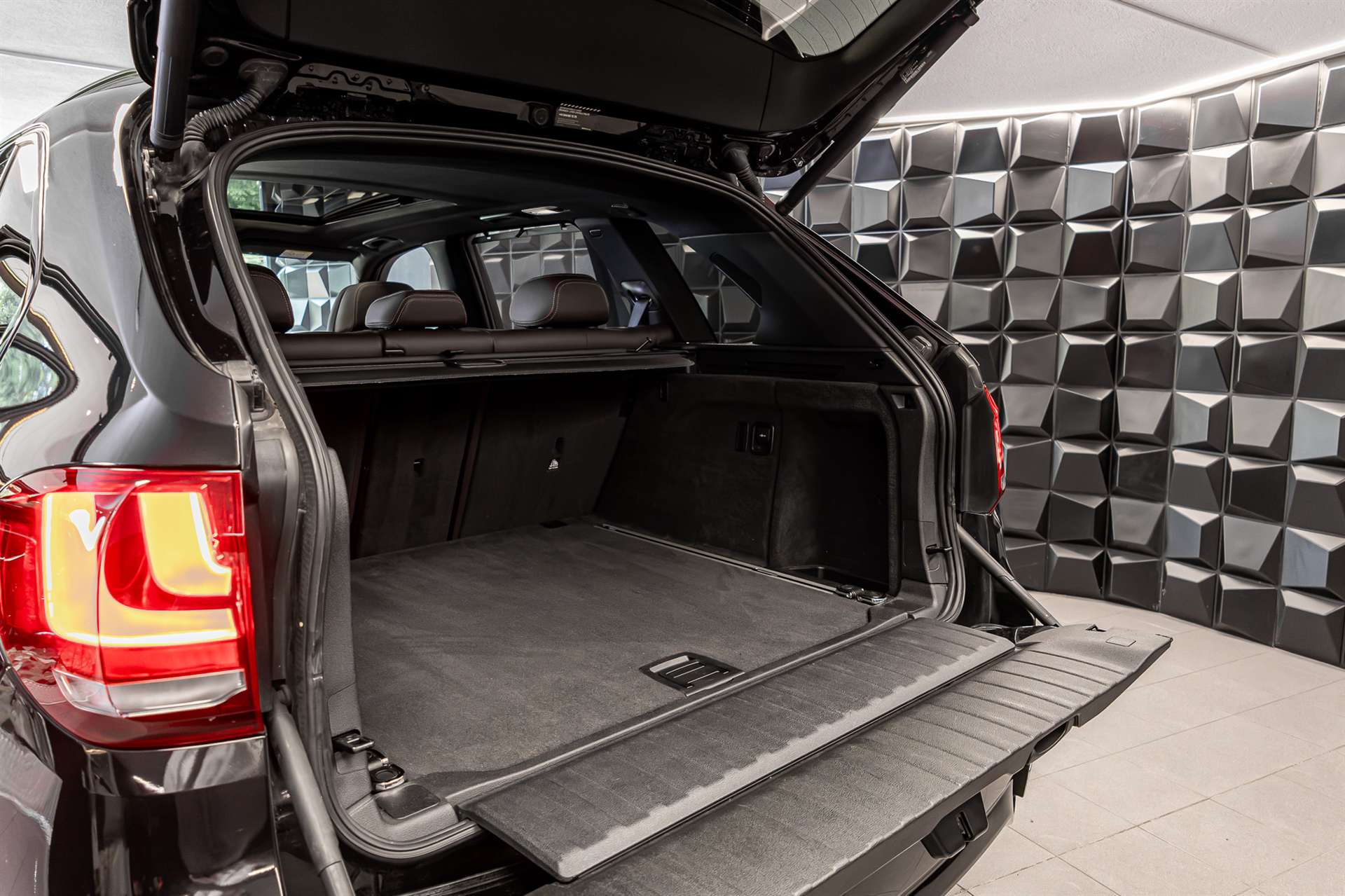 BMW X5 xDrive 50i Steptronic-image-28