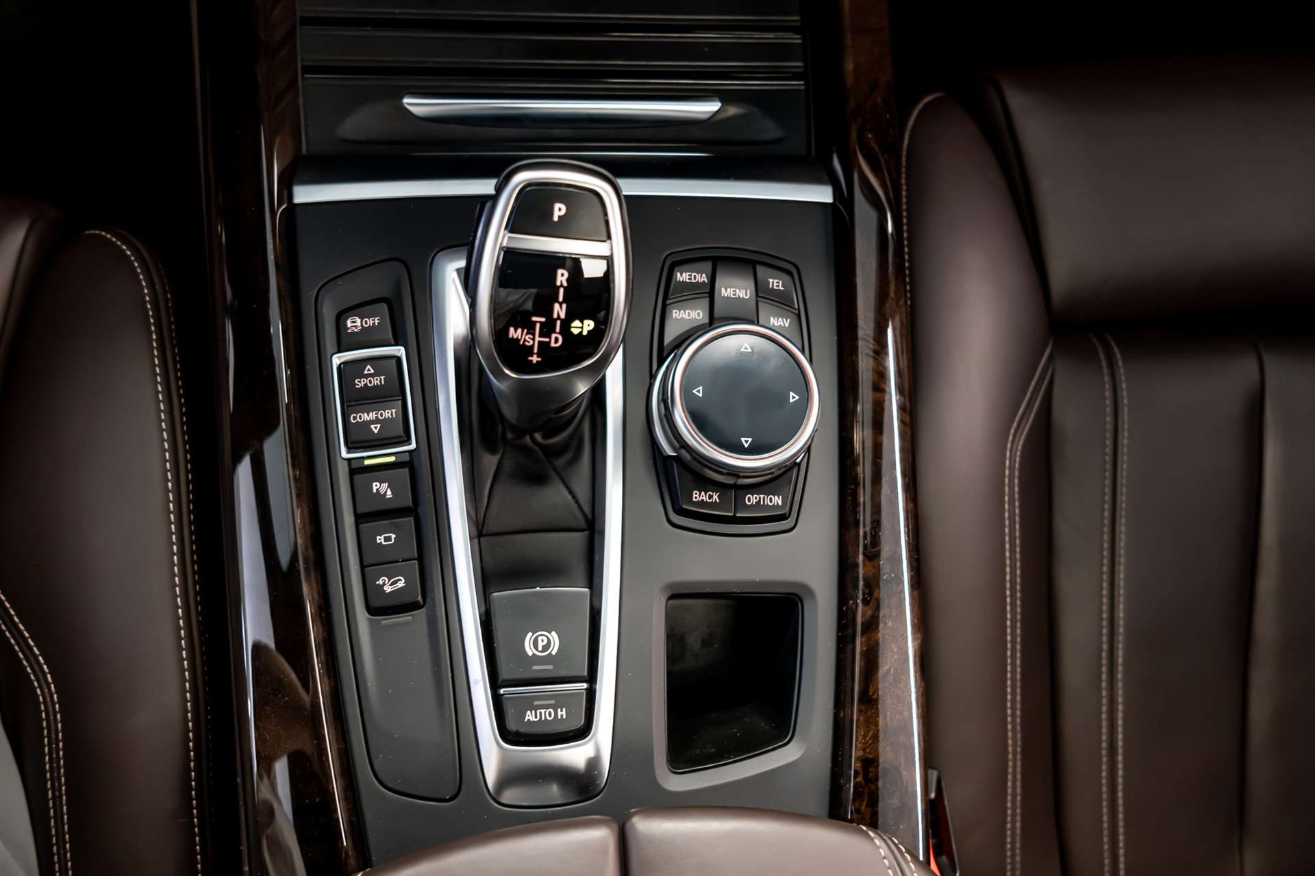 BMW X5 xDrive 50i Steptronic-image-22