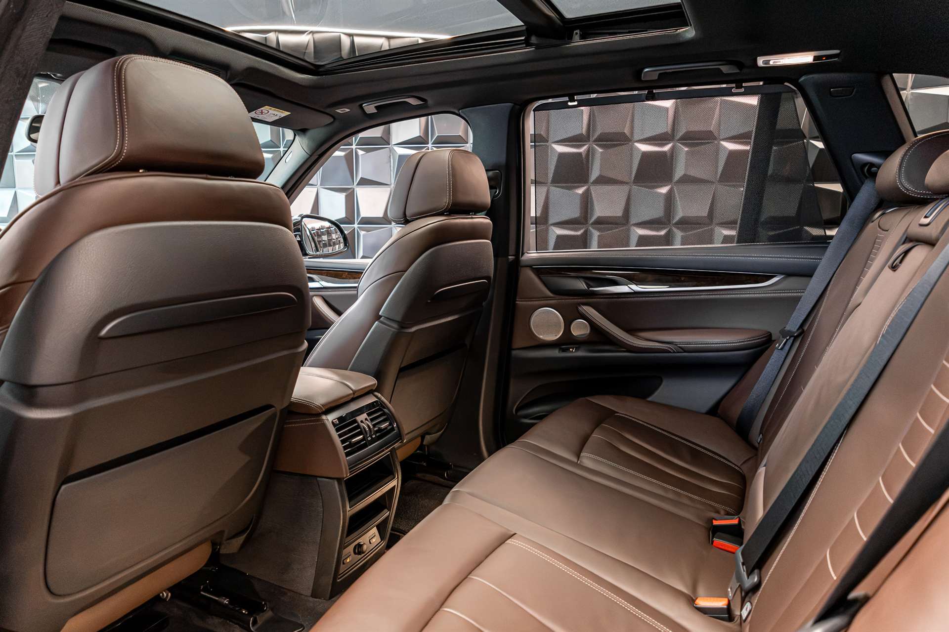 BMW X5 xDrive 50i Steptronic-image-24