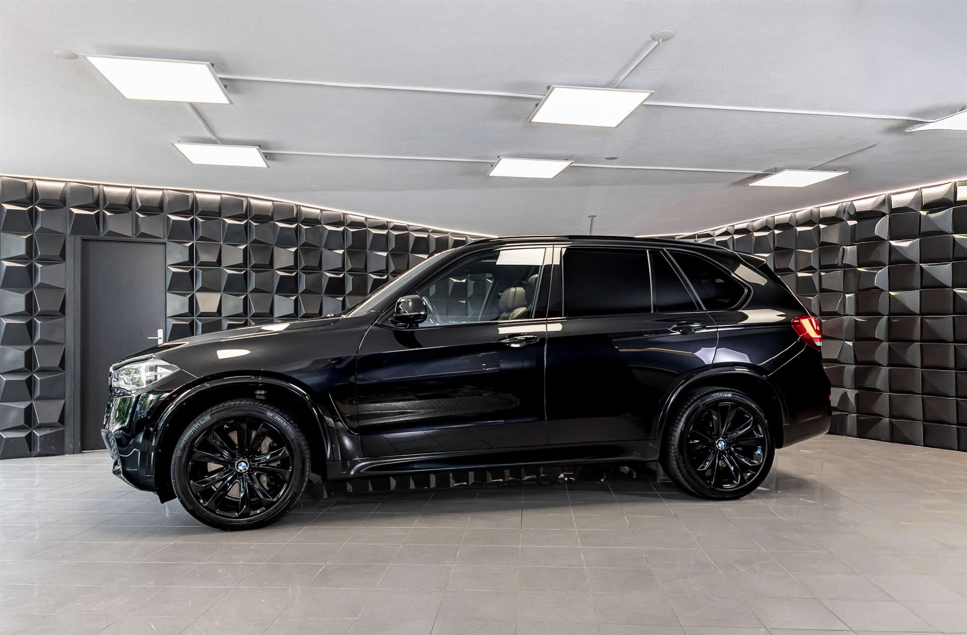 BMW X5 xDrive 50i Steptronic-showroom-element-1