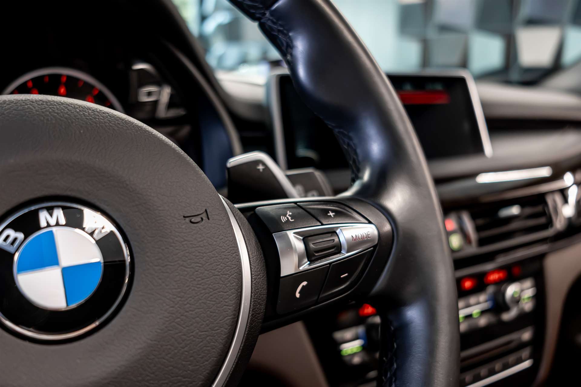 BMW X5 xDrive 50i Steptronic-image-9
