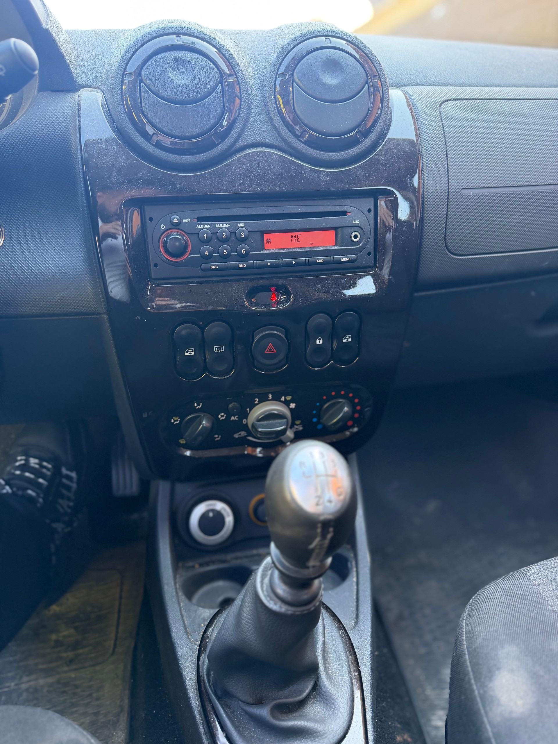 DACIA Duster 1.5 dCi Lauréate 4x4-image-7