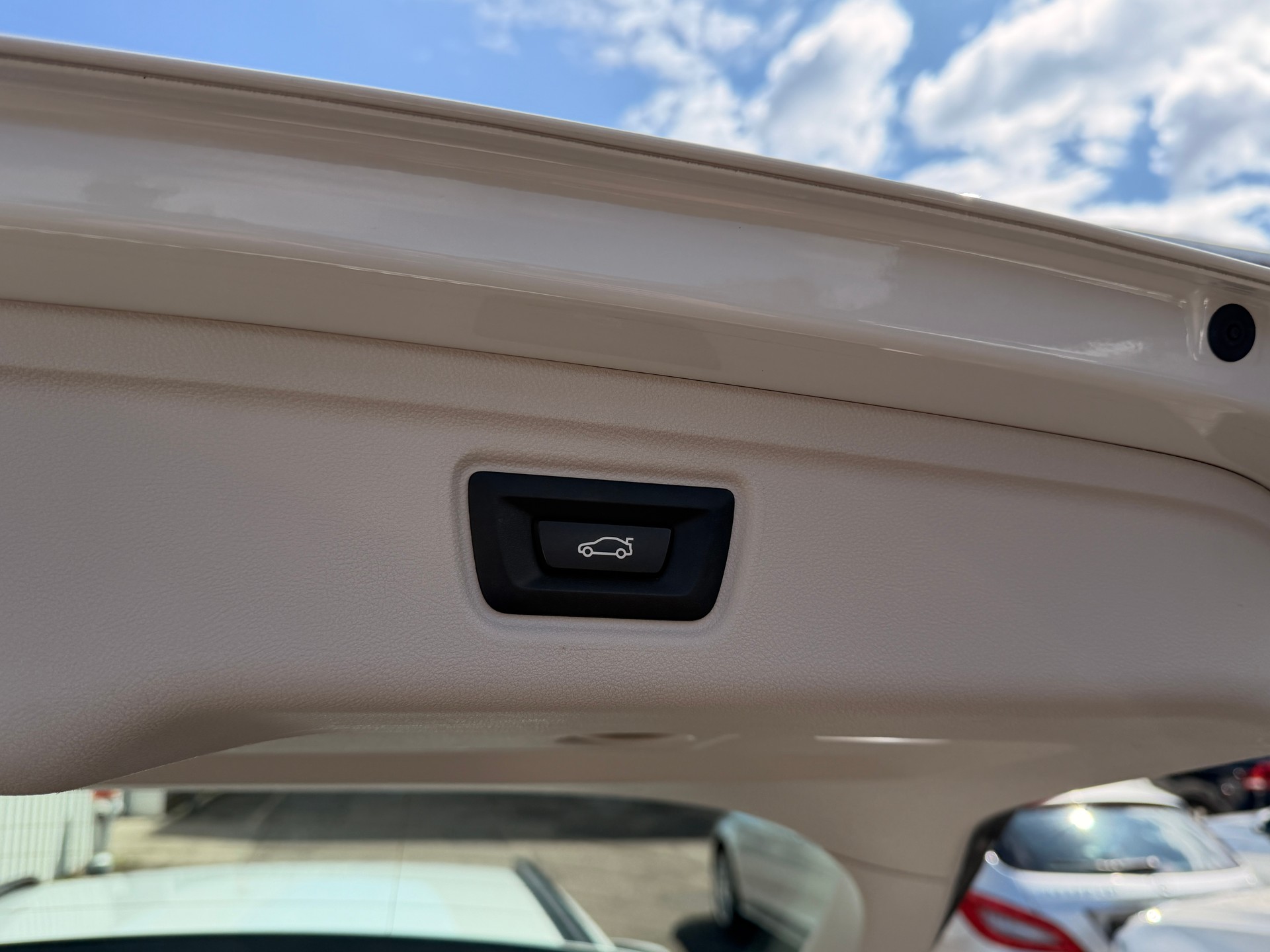 BMW 320d xDrive 48V Touring Steptronic-image-9