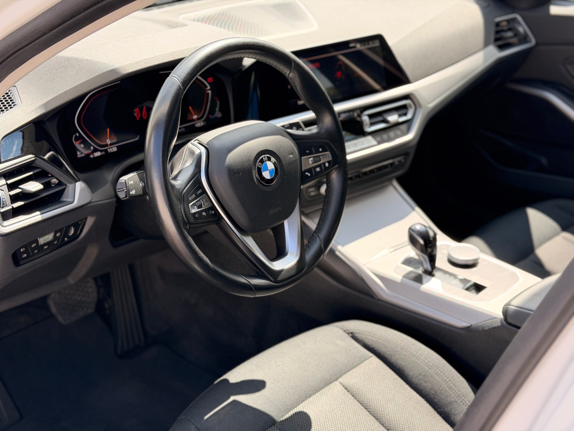 BMW 320d xDrive 48V Touring Steptronic-image-4
