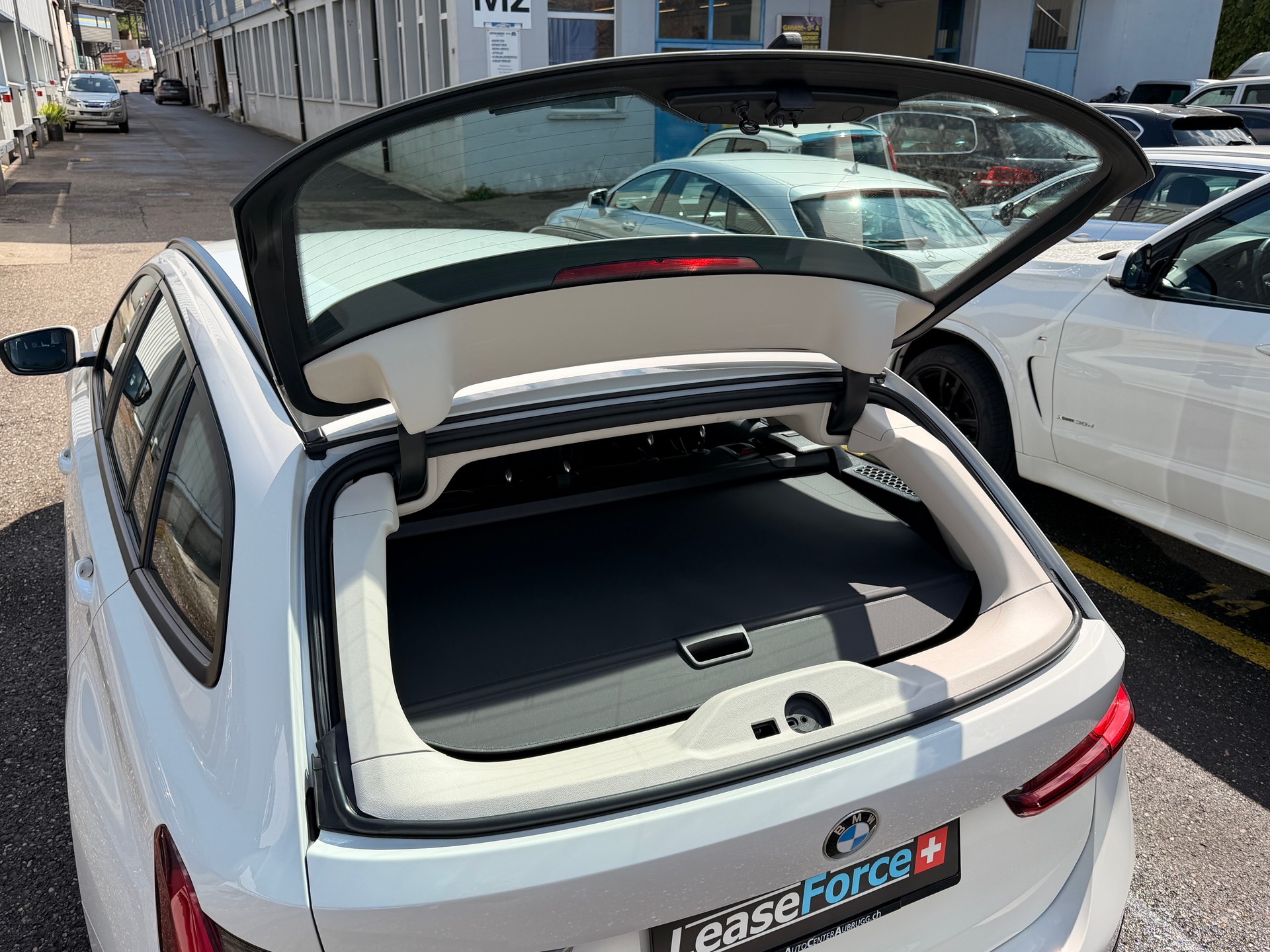 BMW 320d xDrive 48V Touring Steptronic-image-7