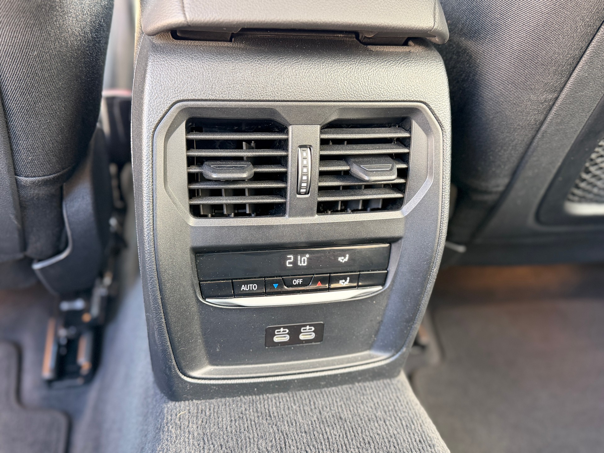 BMW 320d xDrive 48V Touring Steptronic-image-13