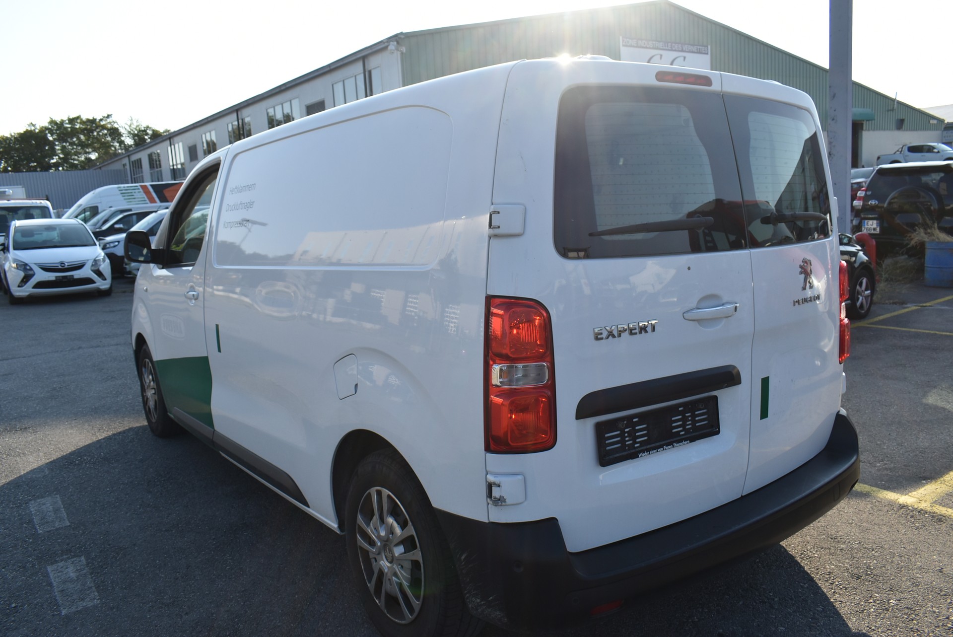 PEUGEOT Expert 2.0 BlueHDi 120 S&S Premium Standard EAT8-image-8