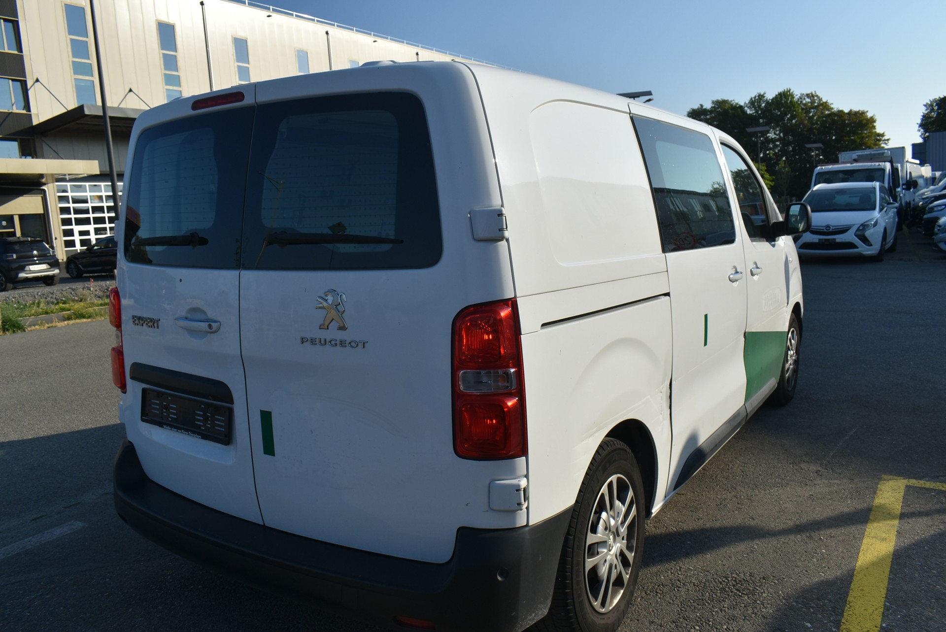 PEUGEOT Expert 2.0 BlueHDi 120 S&S Premium Standard EAT8-image-6