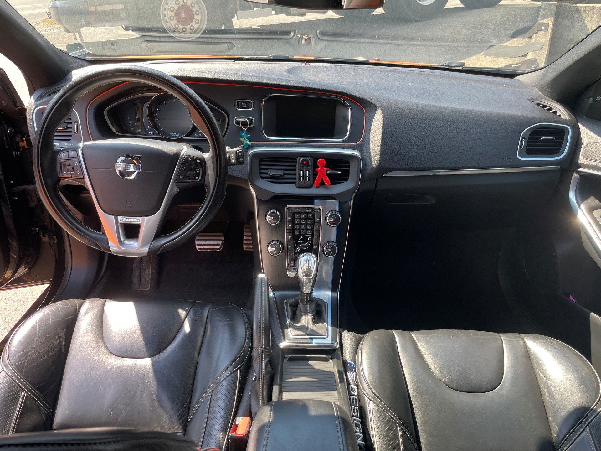 VOLVO T5-image-3