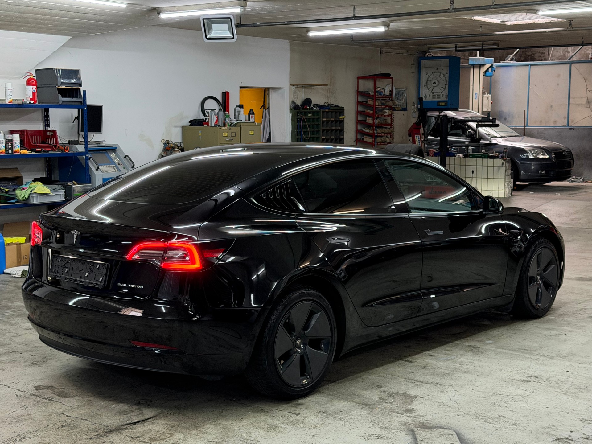TESLA Model 3 Long Range Dual Motor AWD-image-3
