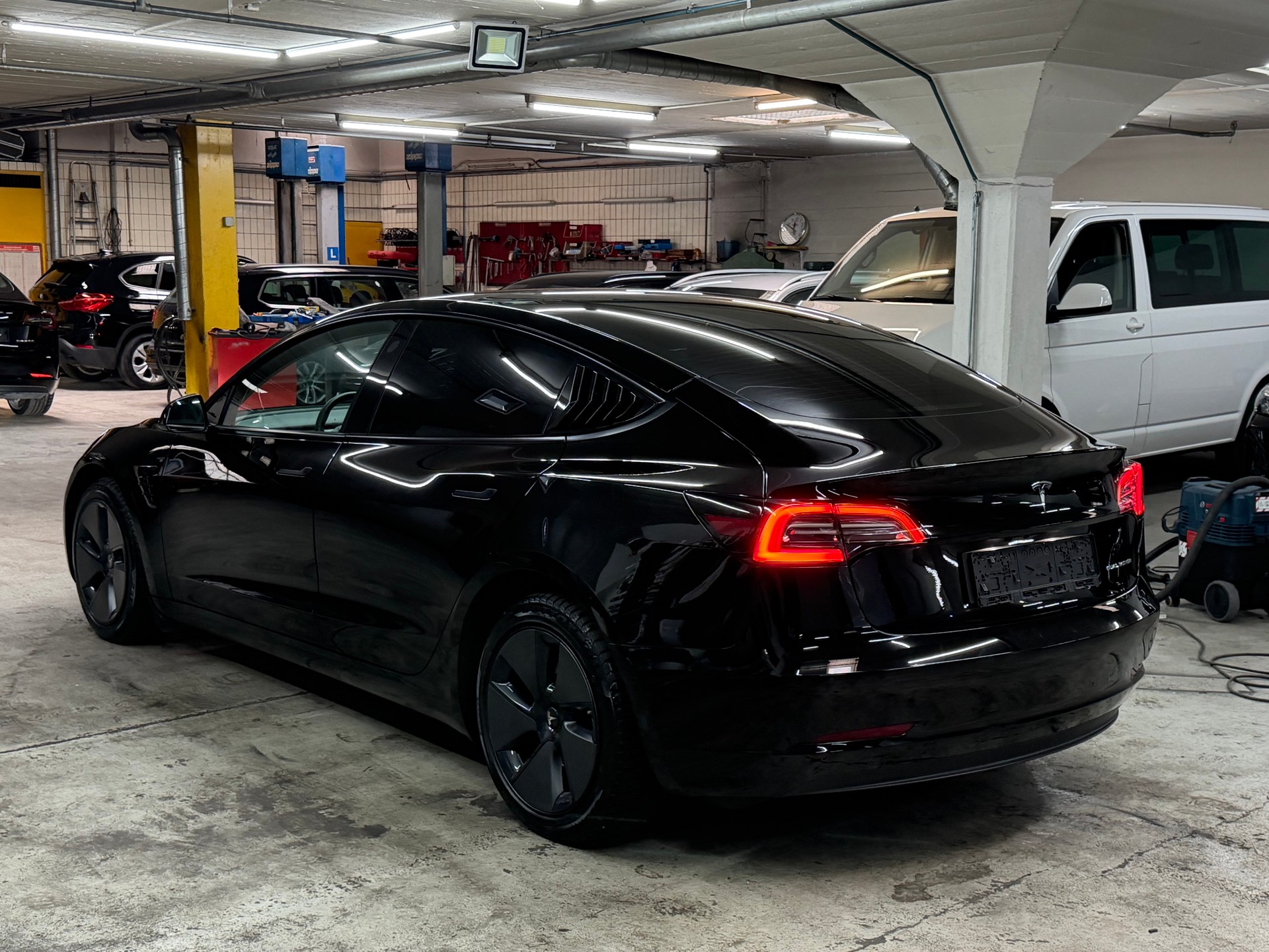 TESLA Model 3 Long Range Dual Motor AWD-image-4