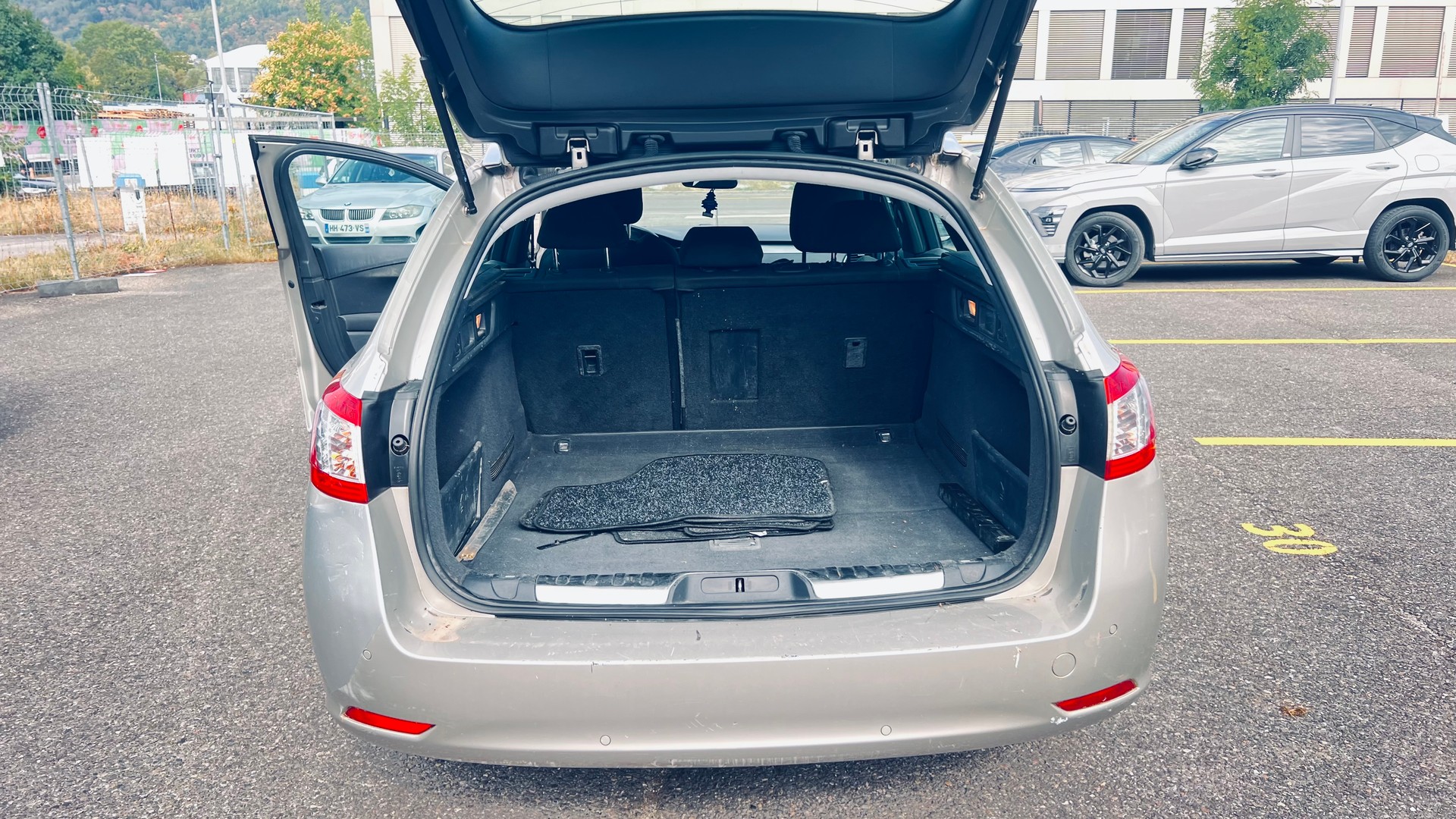 PEUGEOT 508 SW 1.6 16V T Active Automatic-image-6