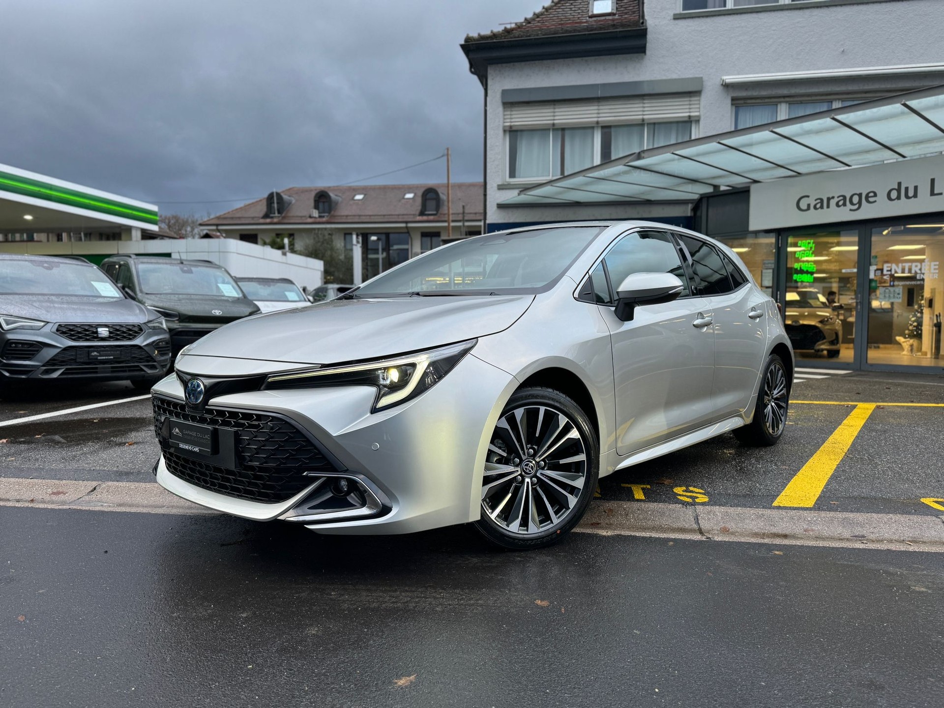 TOYOTA Corolla 1.8 HSD Trend e- CVT-image-1