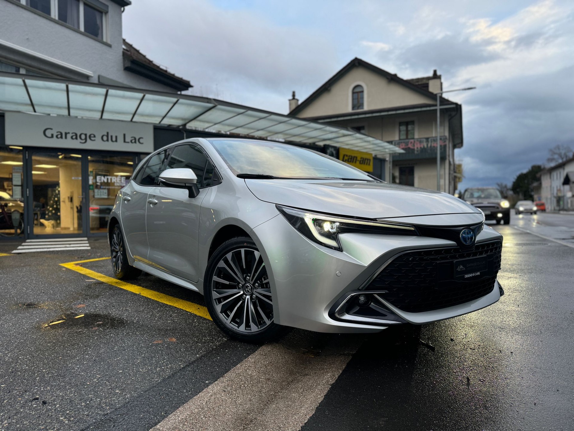 TOYOTA Corolla 1.8 HSD Trend e- CVT-image-0