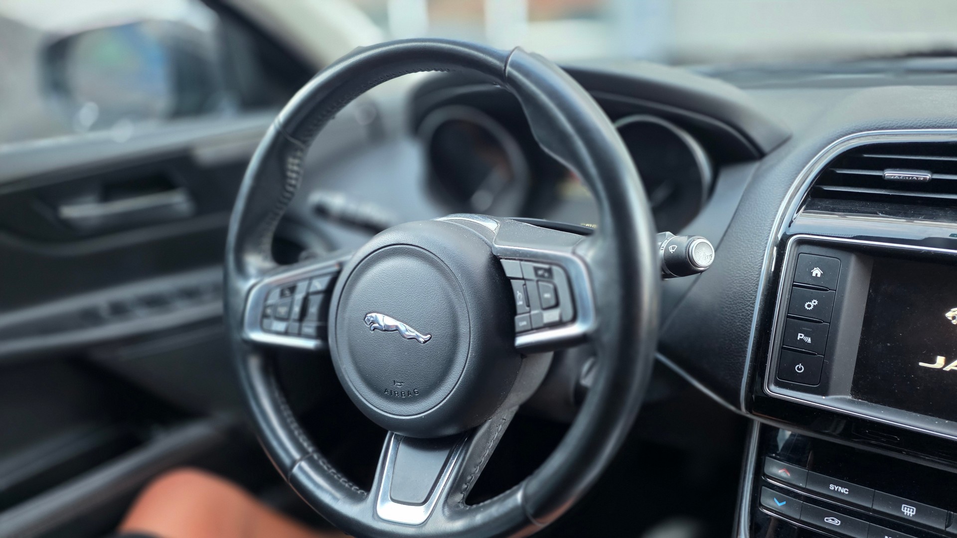 JAGUAR XE 20d Pure Automat-image-8