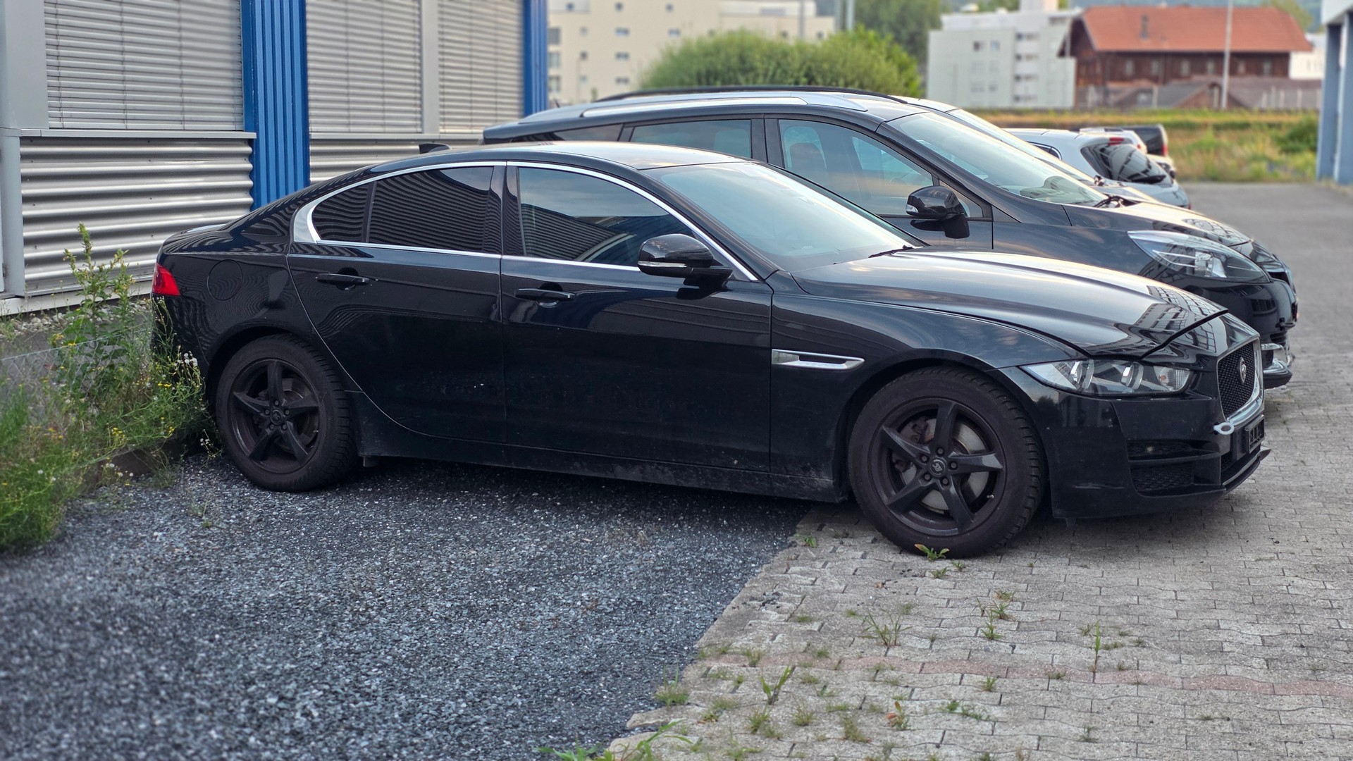 JAGUAR XE 20d Pure Automat-image-1