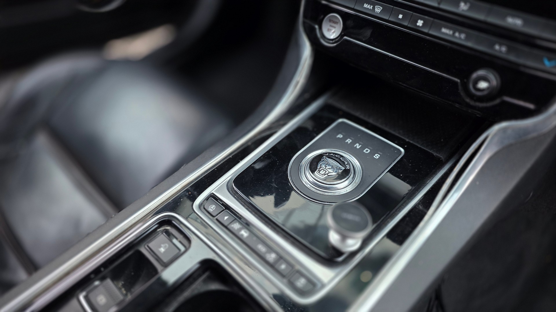 JAGUAR XE 20d Pure Automat-image-5